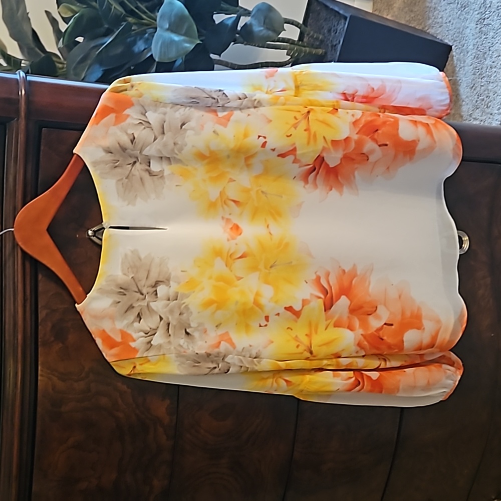 Calvin Klein women's flowered blouse - Picture 3 of 4
